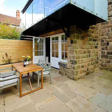 Beautiful Flat In Harrogate, 2 Kingsize Beds 아파트 *